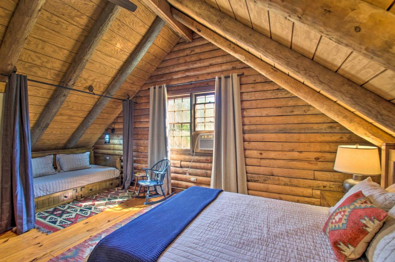 Cozy Log Cabin Getaway With Fire Pit And 3 Acres! Ruckersville Екстериор снимка