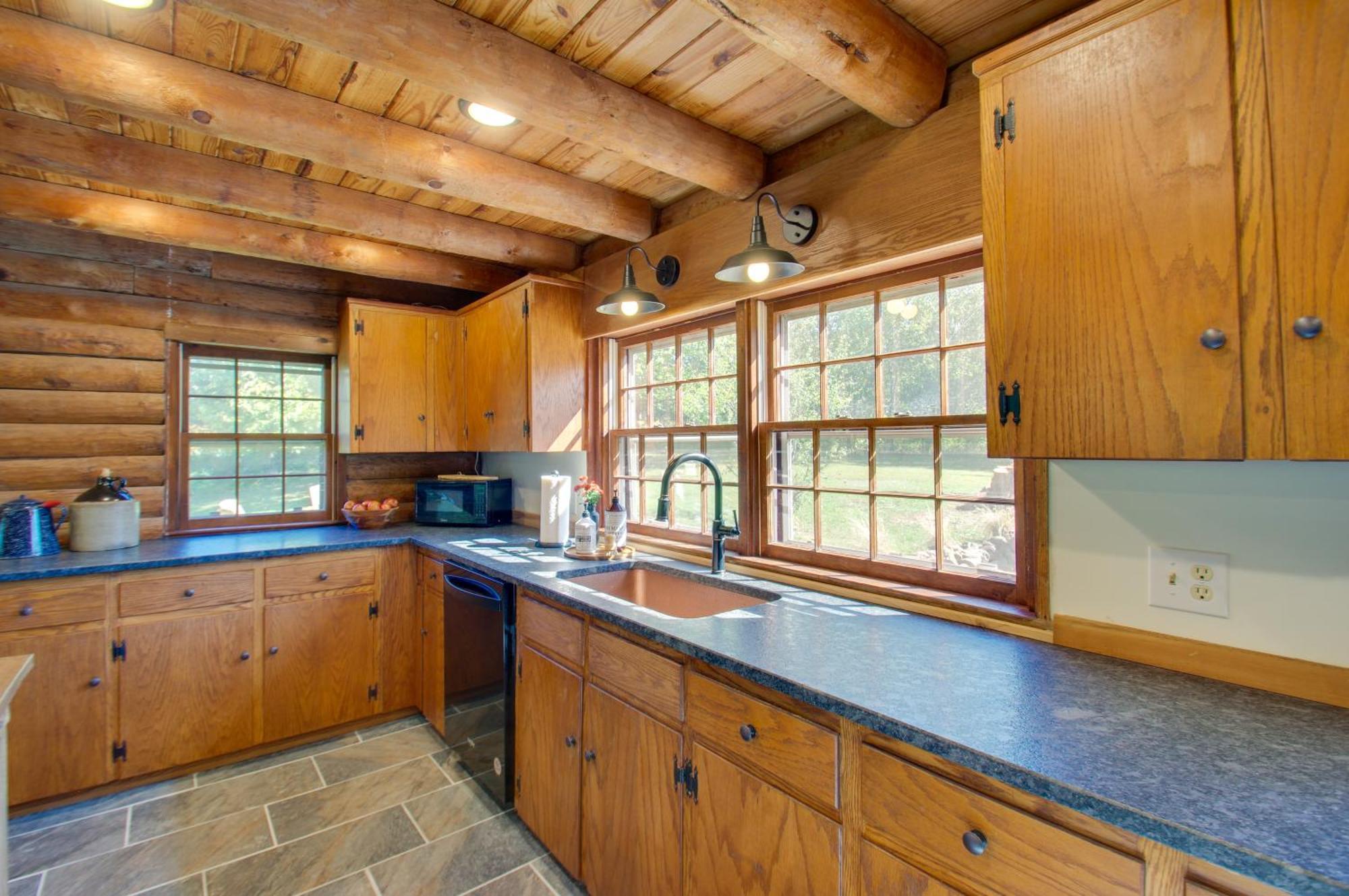 Cozy Log Cabin Getaway With Fire Pit And 3 Acres! Ruckersville Екстериор снимка